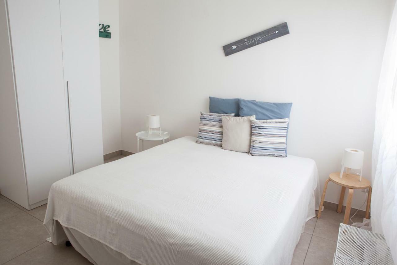 Sunkiss Apartment 500Mt Dal Mare ポルト・チェザーレオ エクステリア 写真